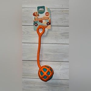 Brilliance Fetch Ballon the Rope. Dog toy to play catch orange & blue.